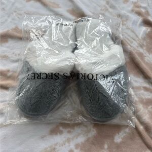 Victoria's Secret Cozy Gray Slippers M